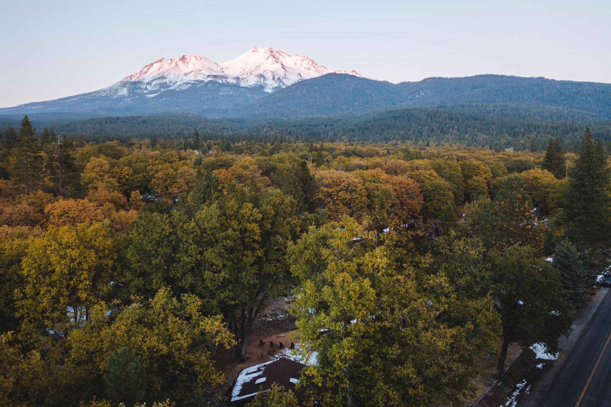 Basecamp Lodge Mount Shasta Extérieur photo