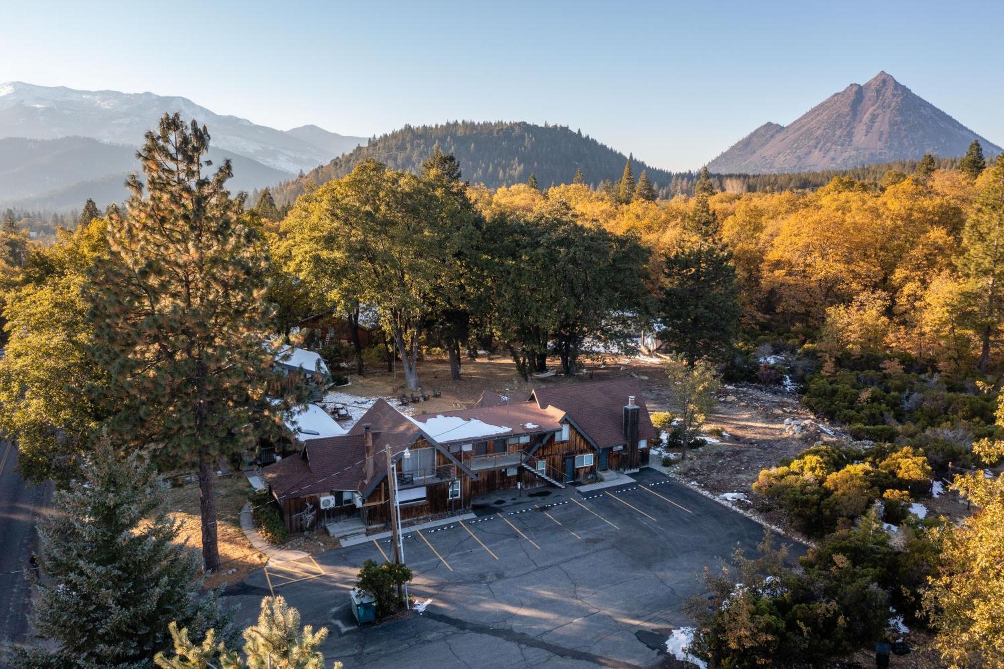 Basecamp Lodge Mount Shasta Extérieur photo