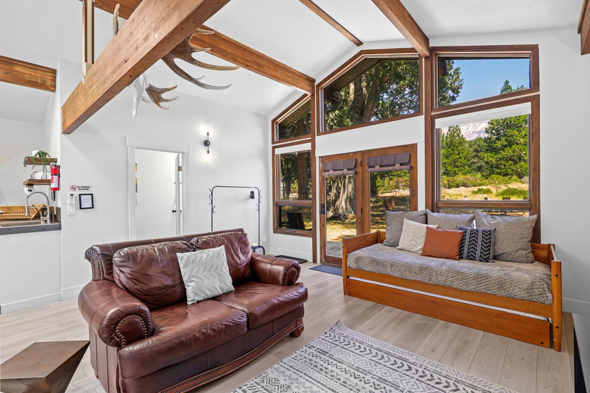 Basecamp Lodge Mount Shasta Extérieur photo